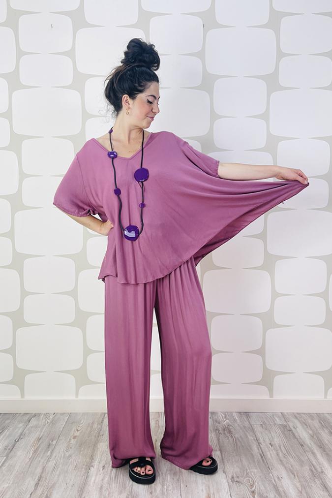 outfit con maglia coco rosa cipria cipolla e pantalone cleo rosa cipria cipolla