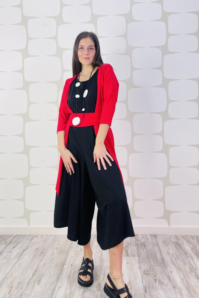 outfit con Tuta Obi nera sartoriale e Spolverino Keikogi cotton rosso sartoriale