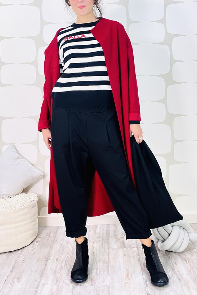 outfit con maglione henry sartoriale, pantalone mile nero e cappotto paris rosso sartoriale